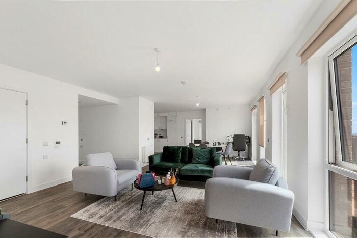 3 Bedroom Apartment To Rent In Millet Place, Pontoon Dock London, E16