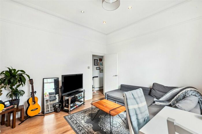 2 Bedroom Property To Rent In Lavender Hill, Battersea, SW11