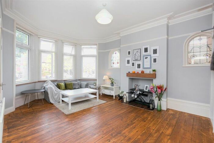 1 Bedroom Studio To Rent In Fox Lane, Palmers Green, N13