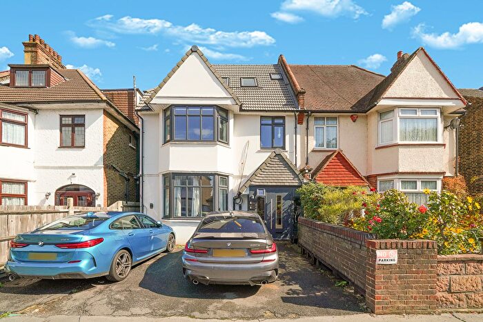 3 Bedroom Flat To Rent In Norbury Crescent, London, SW16