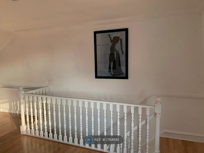 3 Bedroom Maisonette To Rent In Wandsworth Bridge Road, Fulham, SW6