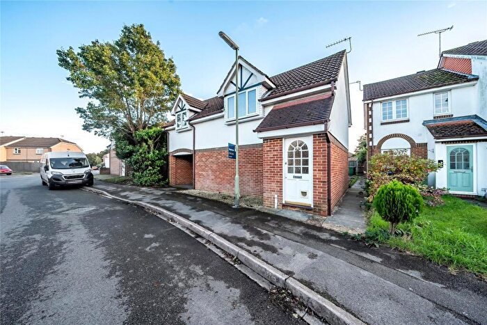 1 Bedroom Terraced House For Sale In Shaw Drive, Walton-On-Thames, Surrey, KT12