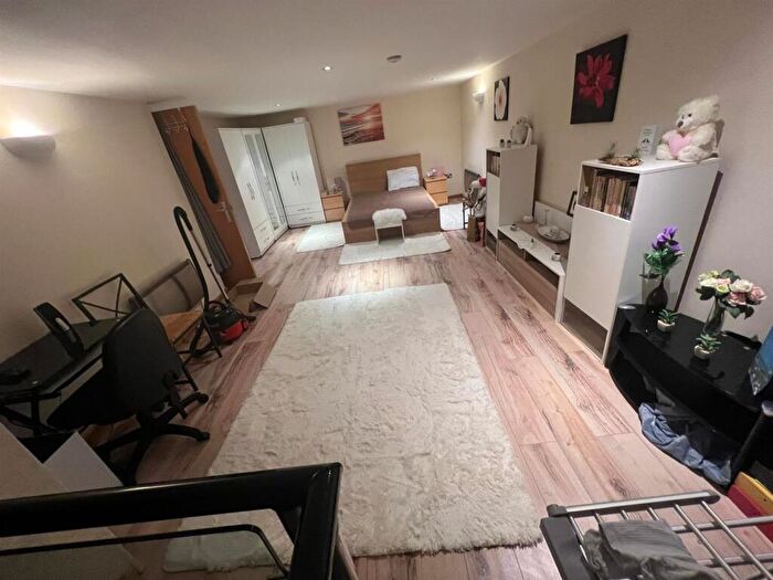 3 Bedroom Flat For Sale In Byron Street, Bradford, BD3