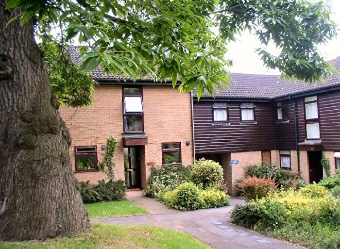 Studio To Rent In Knaphill, Woking, GU21