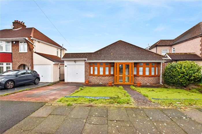 3 Bedroom Bungalow For Sale In Keswick Road, Bexleyheath, DA7
