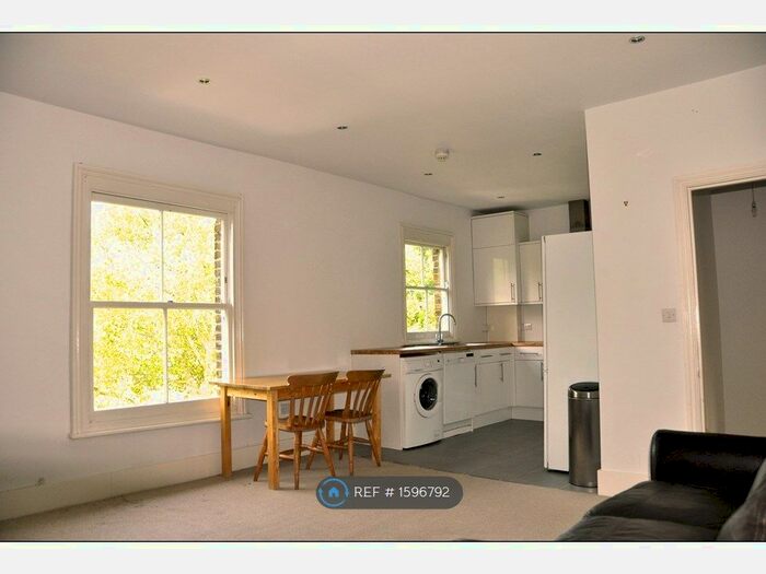2 Bedroom Flat To Rent In Dulwich Road, London, SE24