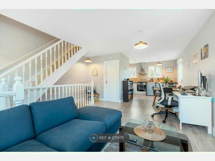 2 Bedroom Flat To Rent In Taffy's How, London, CR4