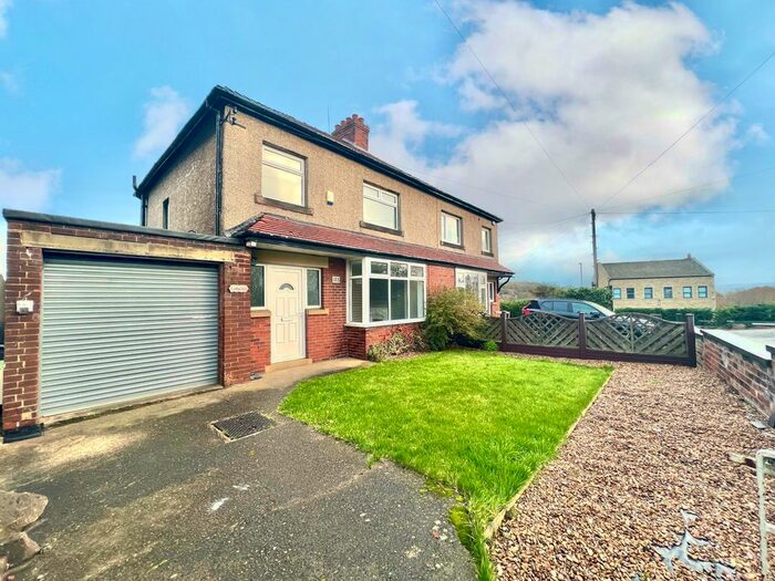 3 Bedroom Property To Rent In Moor End Road, Lockwood, Huddersfield, HD4