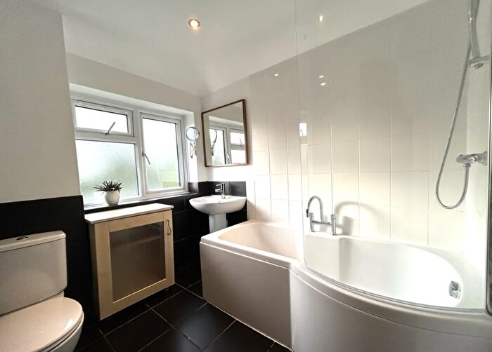 3 Bedroom Property To Rent In Lock Crescent, Kidlington, OX5