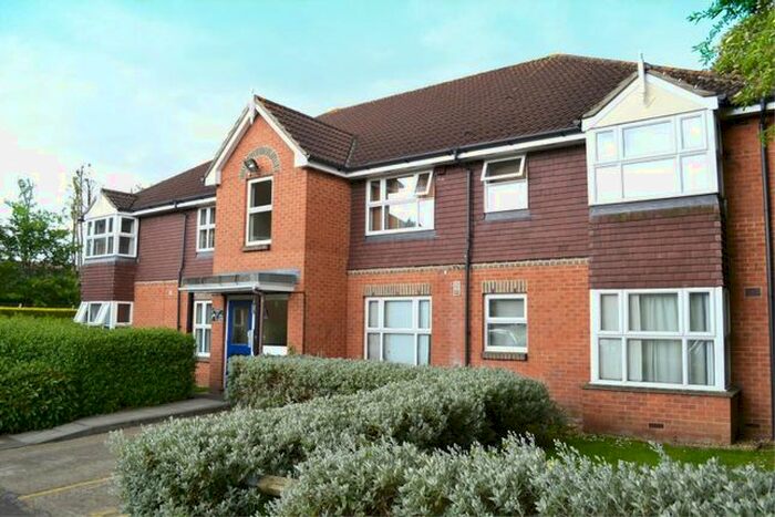 2 Bedroom Flat To Rent In Taylor Close, Hounslow, TW3