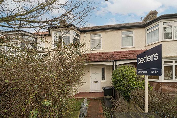 3 Bedroom Property To Rent In Manor Grove, Richmond, TW9