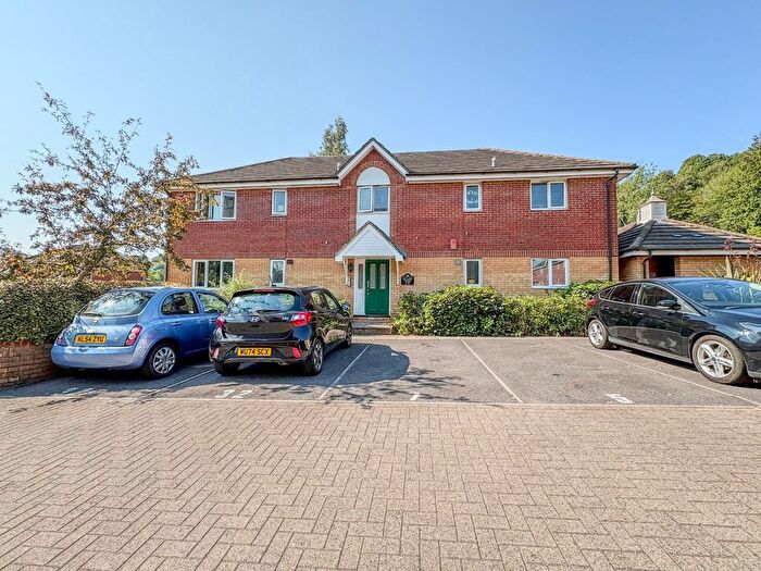 1 Bedroom Flat For Sale In Butlers Close, Crews Hole, Bristol, BS5