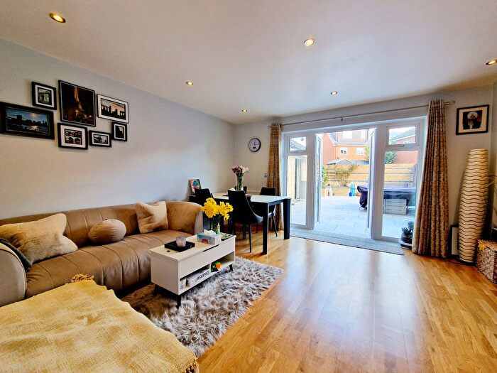 4 Bedroom Semi Detached House To Rent In Noel Road, Acton, W3
