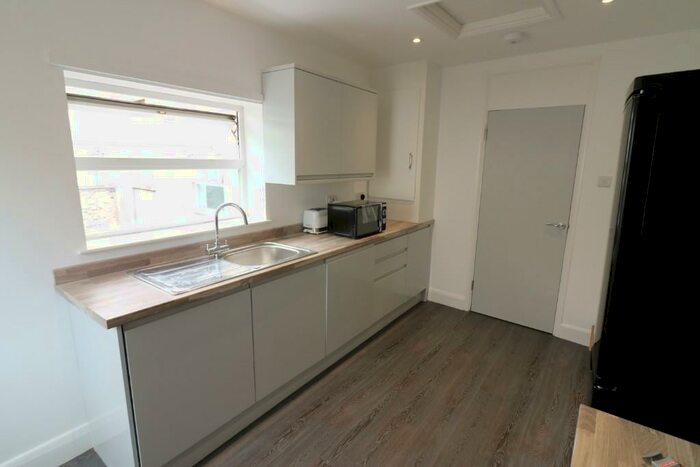 4 Bedroom Flat To Rent In Mount Street, Plymouth, Devon, PL4