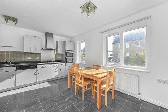 3 Bedroom Apartment To Rent In Torres Square, Isle Of Dogs, London, E14