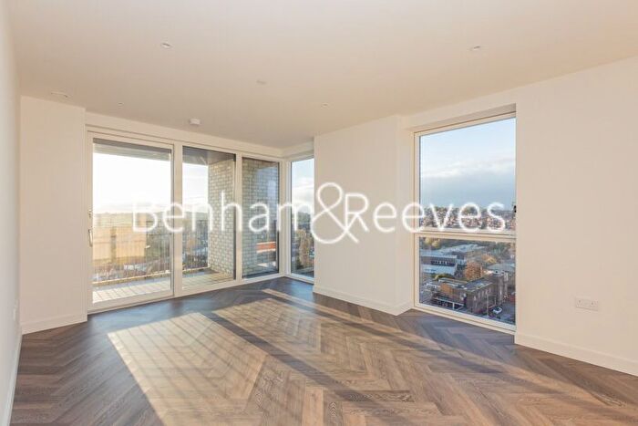 1 Bedroom Flat To Rent In Henshaw Parade, Hendon, NW9