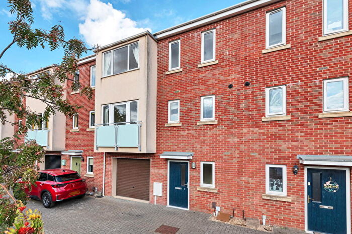 3 Bedroom Town House For Sale In Nippendale, Rushden, NN10