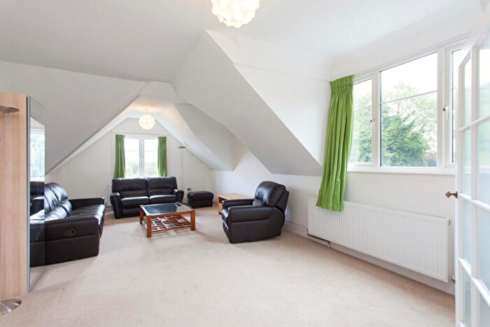 3 Bedroom Apartment To Rent In Park Hill Road, Bromley, Kent, BR2