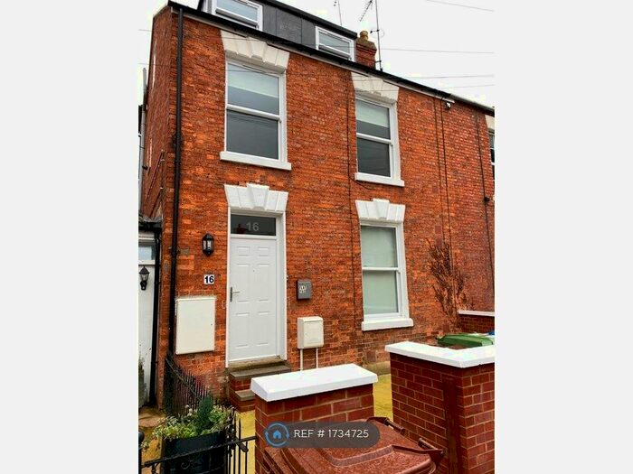 1 Bedroom Flat To Rent In South Street Top Floor, Banbury, OX16