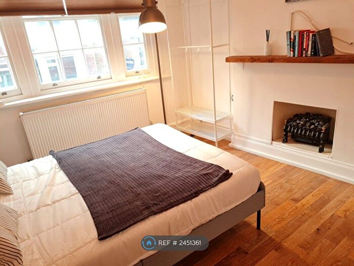 2 Bedroom Flat To Rent In Aubrey Mansions, London, NW1