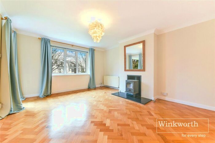 3 Bedroom Maisonette To Rent In Thames Village, Hartington Road, London, W4