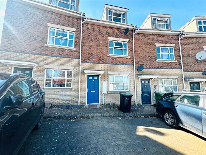 3 Bedroom Terraced House To Rent In The Crescent, Wellingborough, NN8