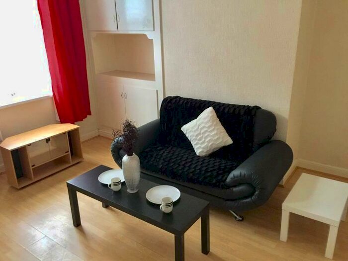 1 Bedroom Terraced House To Rent In Autumn Grove, LS6