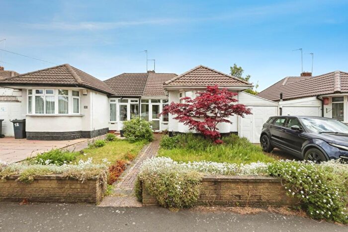 3 Bedroom Semi-Detached Bungalow For Sale In Heathland Avenue, Birmingham, B34