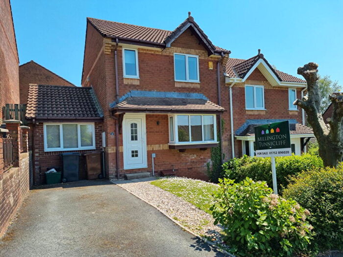 3 Bedroom Semi-Detached House For Sale In Pinehurst Way, Woodlands, Ivybridge, PL21