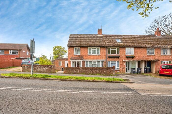 3 Bedroom End Of Terrace House For Sale In Stakes Hill Road, Waterlooville, PO7