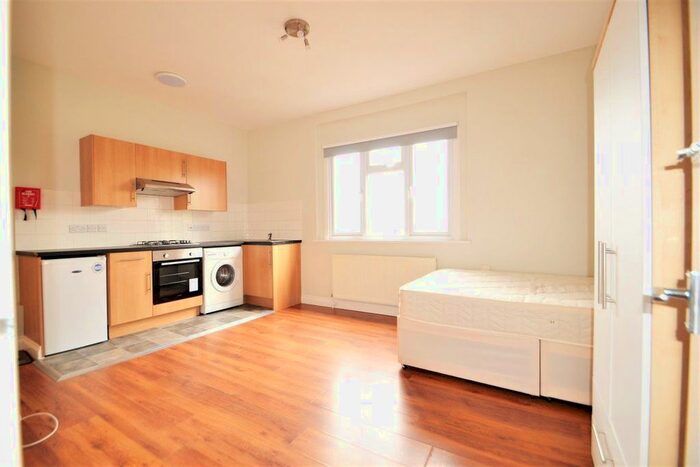 Studio To Rent In Mount View Road, London, N4