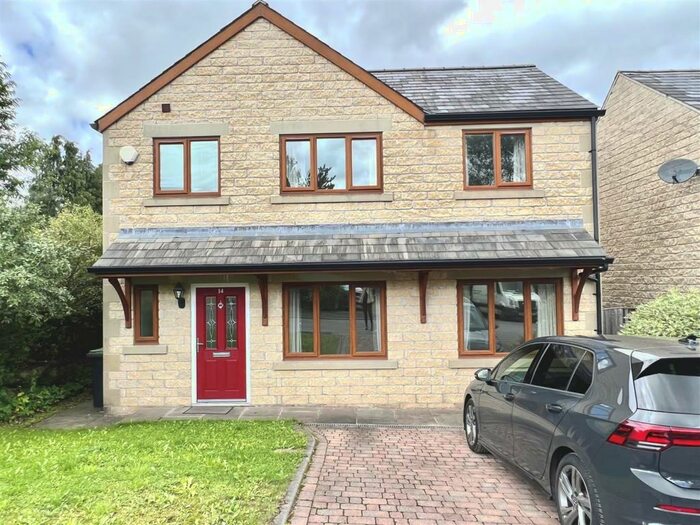 3 Bedroom Detached House To Rent In Hazelwood Close, Hadfield, Glossop, SK13