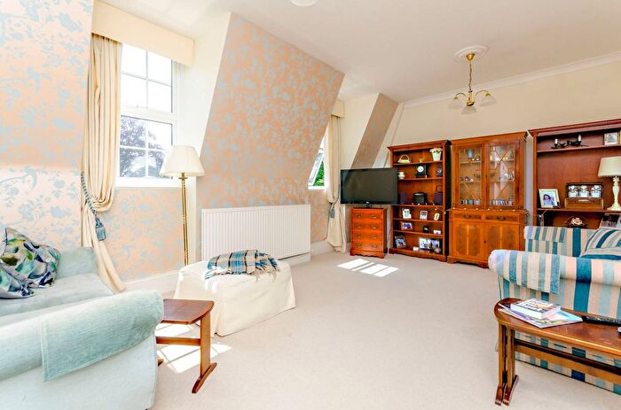 3 Bedroom Flat For Sale In Ottershaw Park, Ottershaw, KT16