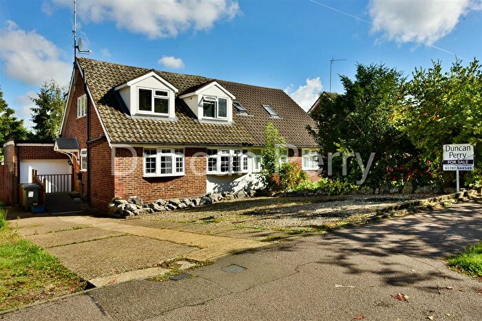 5 Bedroom Semi-Detached Bungalow For Sale In Santers Lane, Potters Bar, EN6