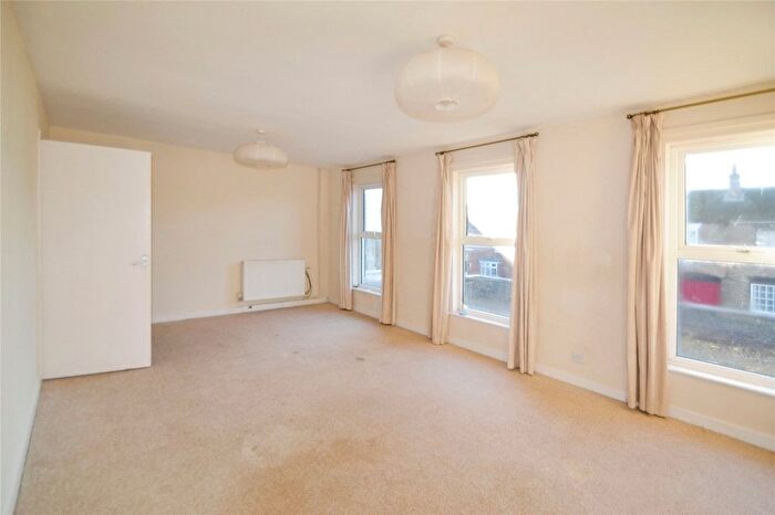 3 Bedroom Flat For Sale In High Street, Winslow, MK18