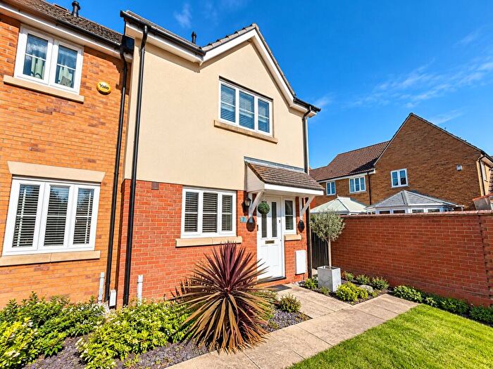 2 Bedroom End Of Terrace House To Rent In Barbour Green, Wickford, Essex, SS12