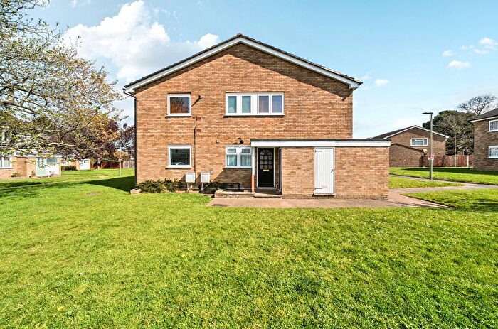 2 Bedroom Maisonette For Sale In Sparrow Drive, Orpington, BR5