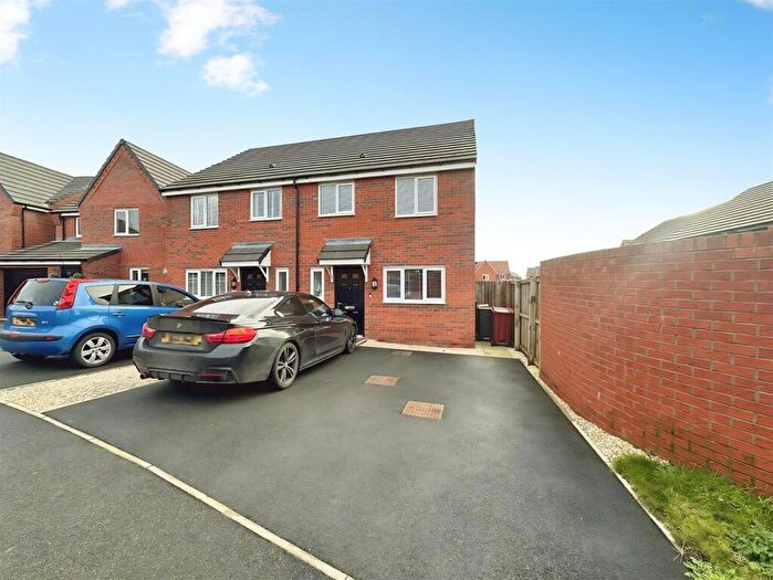 3 Bedroom Semi Detached House For Sale In Piper Street, Shirebrook, Mansfield, NG20