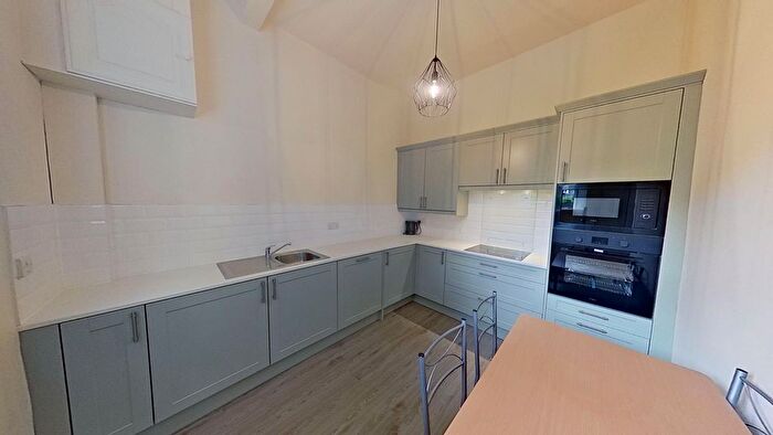 2 Bedroom Terraced House To Rent In Cliff Road, Hyde Park, Leeds, LS6