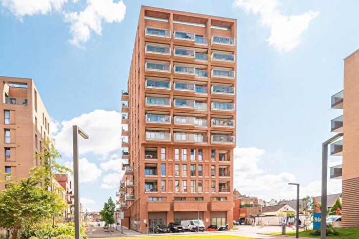 2 Bedroom Flat To Rent In Hendon Waterside, Hendon, London, NW9