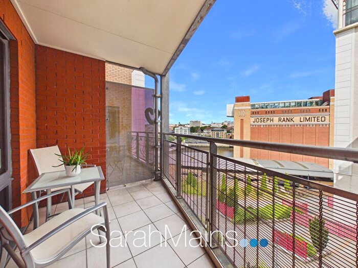 2 Bedroom Flat For Sale In Baltic Quay, Gateshead Quays, NE8