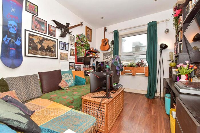 1 Bedroom Apartment For Sale In Hoe Street, Walthamstow, E17