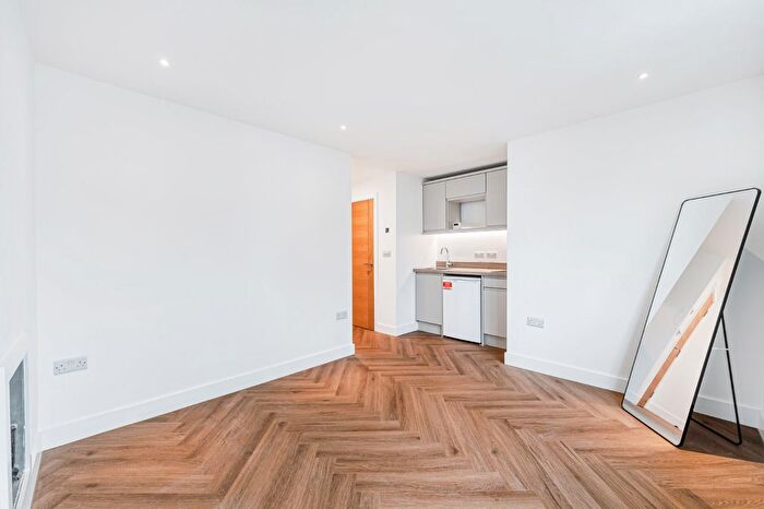 Studio To Rent In Ellesmere Road, Turnham Green, W4