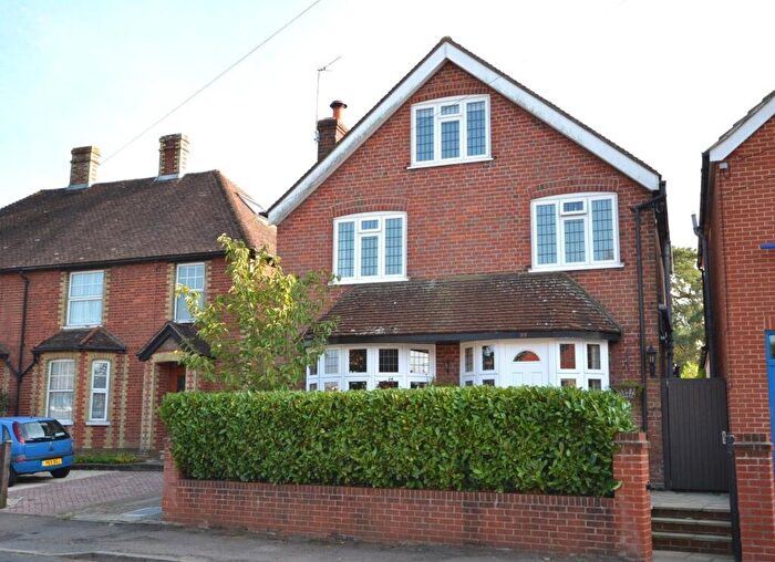 4 Bedroom Detached House To Rent In New Road, Chilworth, Guildford, GU4