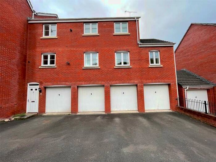 4 Bedroom Maisonette Flat To Rent In Medley Court, Exeter, EX4
