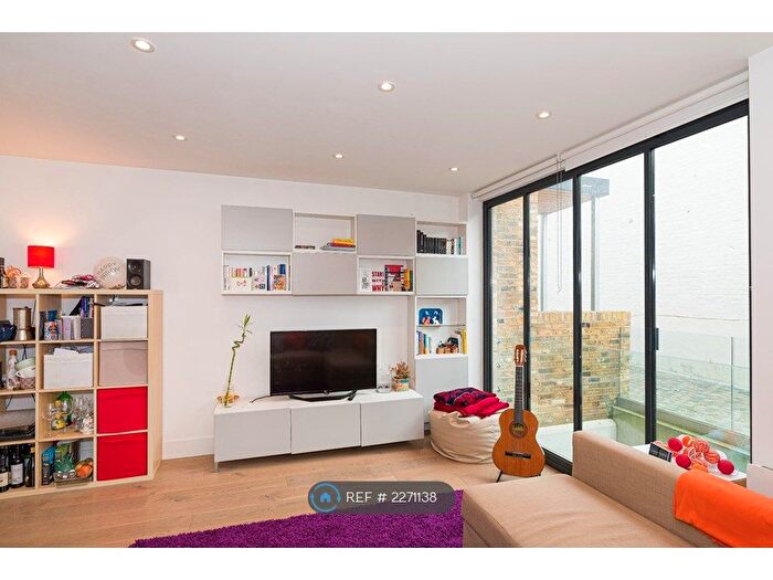 2 Bedroom Maisonette To Rent In Headley Mews, London, SW18