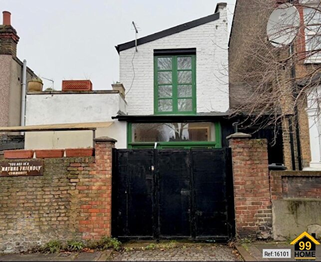 1 Bedroom Detached House For Sale In Trehurst Street, London, E5