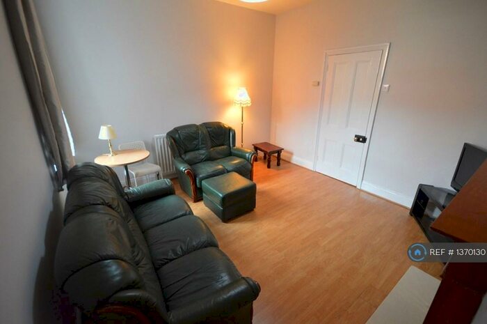 2 Bedroom Flat To Rent In Wingrove Avenue, Newcastle Upon Tyne, NE4