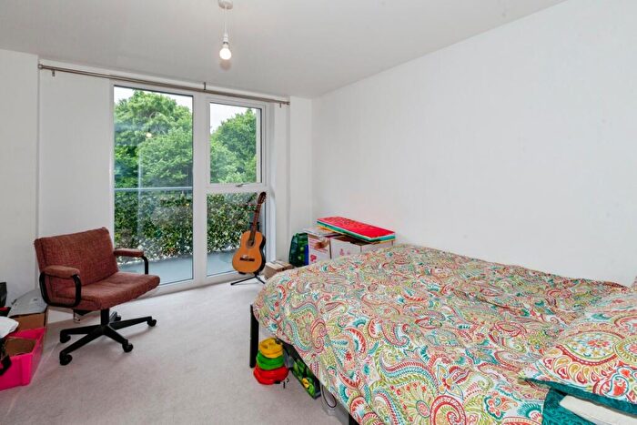 2 Bedroom Flat For Sale In Vicus Way, Maidenhead, Berkshire, SL6