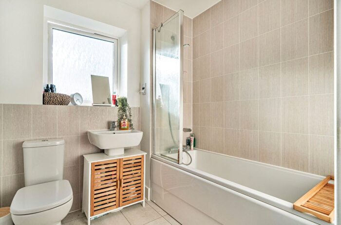 3 Bedroom Terraced House For Sale In Pinewood Way, Chichester, PO19